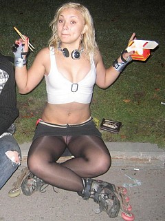 Candid pics of girls and women wearing pantyhose